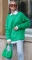 Объёмный зеленый свитер
