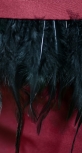 Трендовый шикарный костюм цвета марсала с перьями