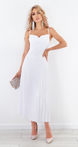 Нарядное белое платье 