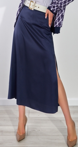 Шелковая юбка с высоким разрезом