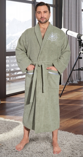 Мужской махровый халат с вышивкой-полезный подарок