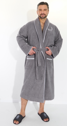 Мужской махровый халат с вышивкой и кантами-полезный подарок